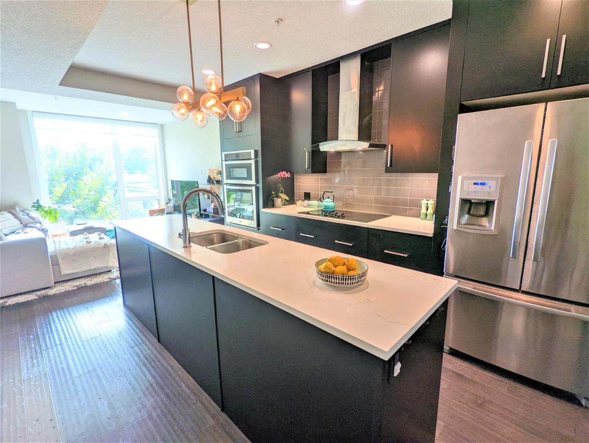 Monki Di Executive Suites - Glas - Luxury Inner City Home 3 Min To Downtown W Private Rooftop Patio Fireplace YYC Exteriör bild