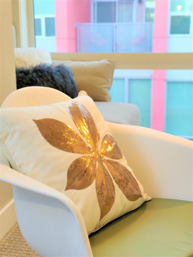 Monki Di Executive Suites - Glas - Luxury Inner City Home 3 Min To Downtown W Private Rooftop Patio Fireplace YYC Exteriör bild
