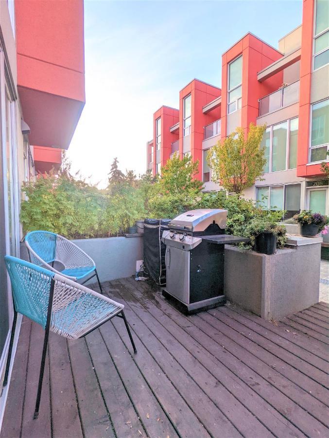 Monki Di Executive Suites - Glas - Luxury Inner City Home 3 Min To Downtown W Private Rooftop Patio Fireplace YYC Exteriör bild