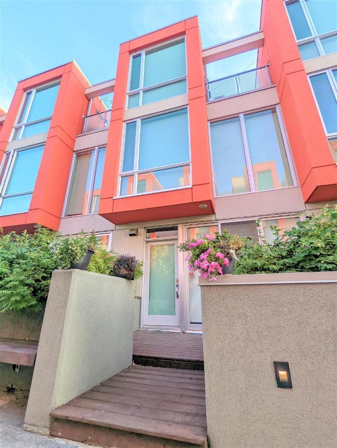 Monki Di Executive Suites - Glas - Luxury Inner City Home 3 Min To Downtown W Private Rooftop Patio Fireplace YYC Exteriör bild