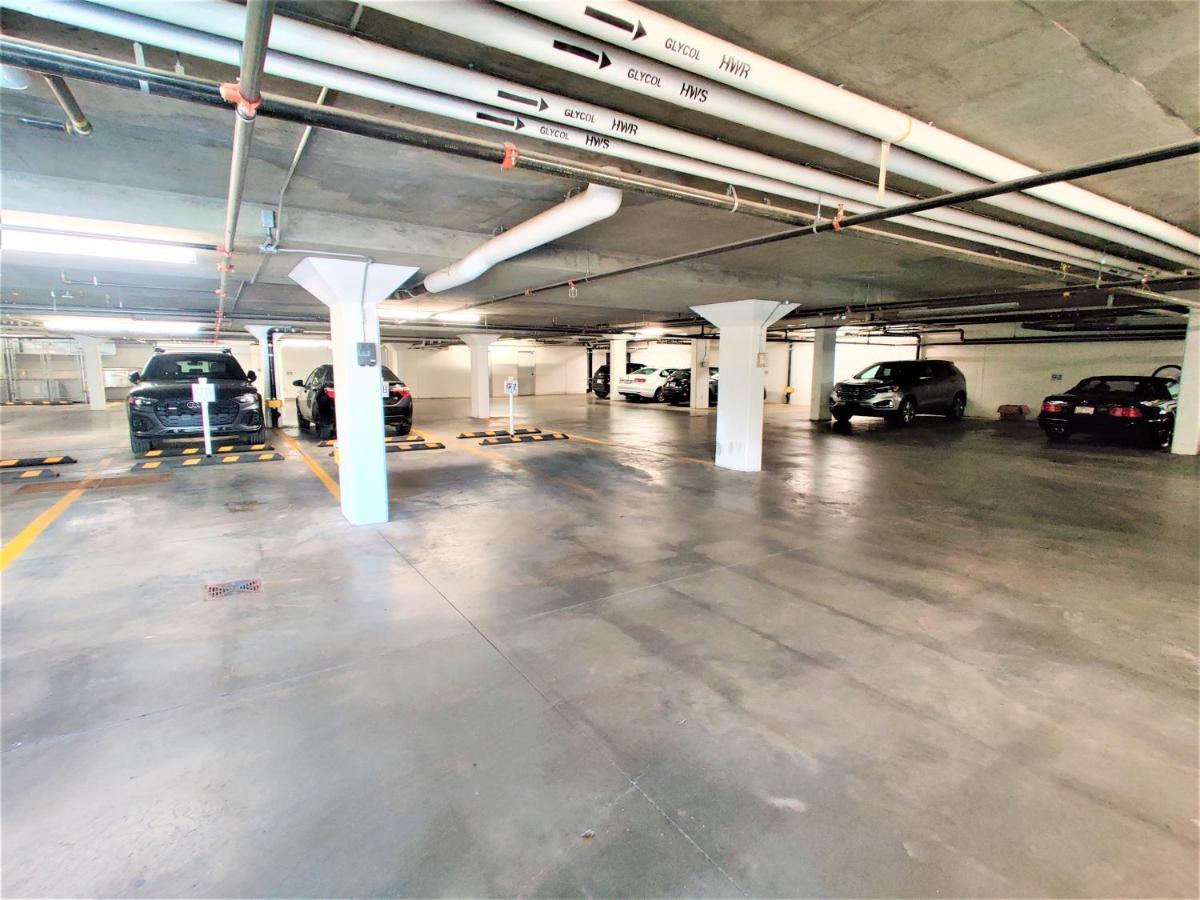 Monki Di Executive Suites - Glas - Luxury Inner City Home 3 Min To Downtown W Private Rooftop Patio Fireplace YYC Exteriör bild