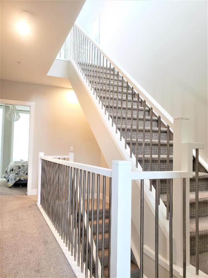 Monki Di Executive Suites - Glas - Luxury Inner City Home 3 Min To Downtown W Private Rooftop Patio Fireplace YYC Exteriör bild